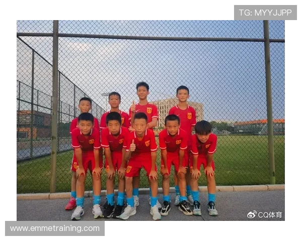 川超成都队大名单揭晓 网红向男入选 多名球员曾拥有职业足球经历