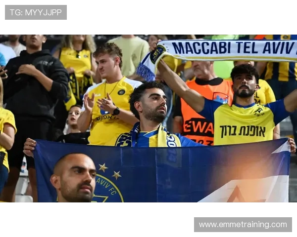 球迷观赛途中发生冲突引发堵车 意外助警官抓毒贩成功