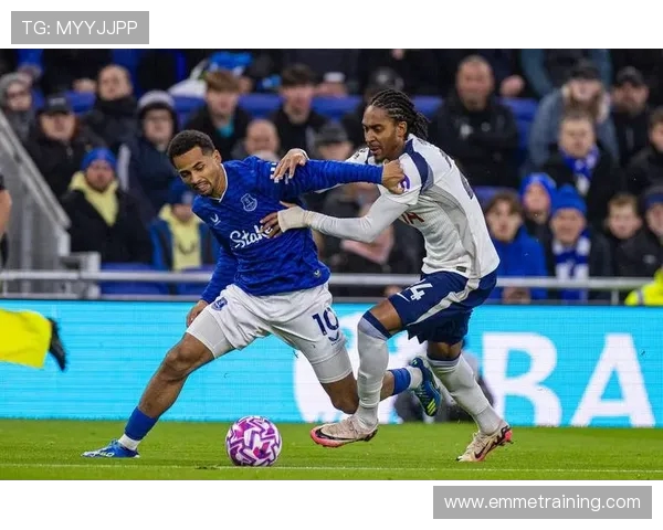 埃弗顿锋线新星恩迪亚耶崛起引热刺与纽卡斯尔激烈争夺